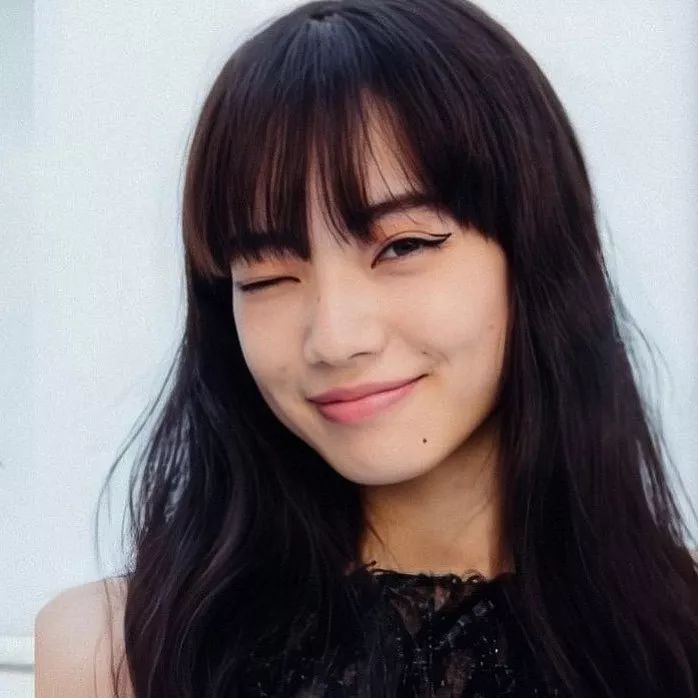 人間芭比lisa很美 但小松菜奈的眼睛會說話 尋夢時尚