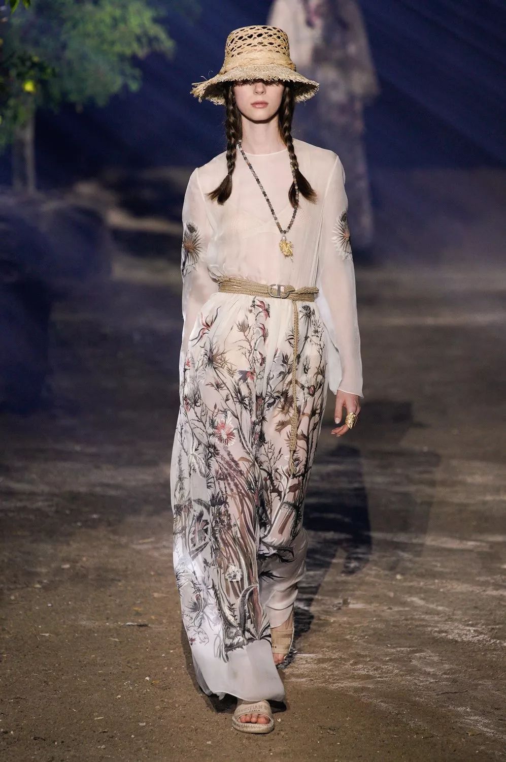angelababy在Dior大秀「少女攻」火力全開了！（瑞醬現場直擊） 時尚 第50張