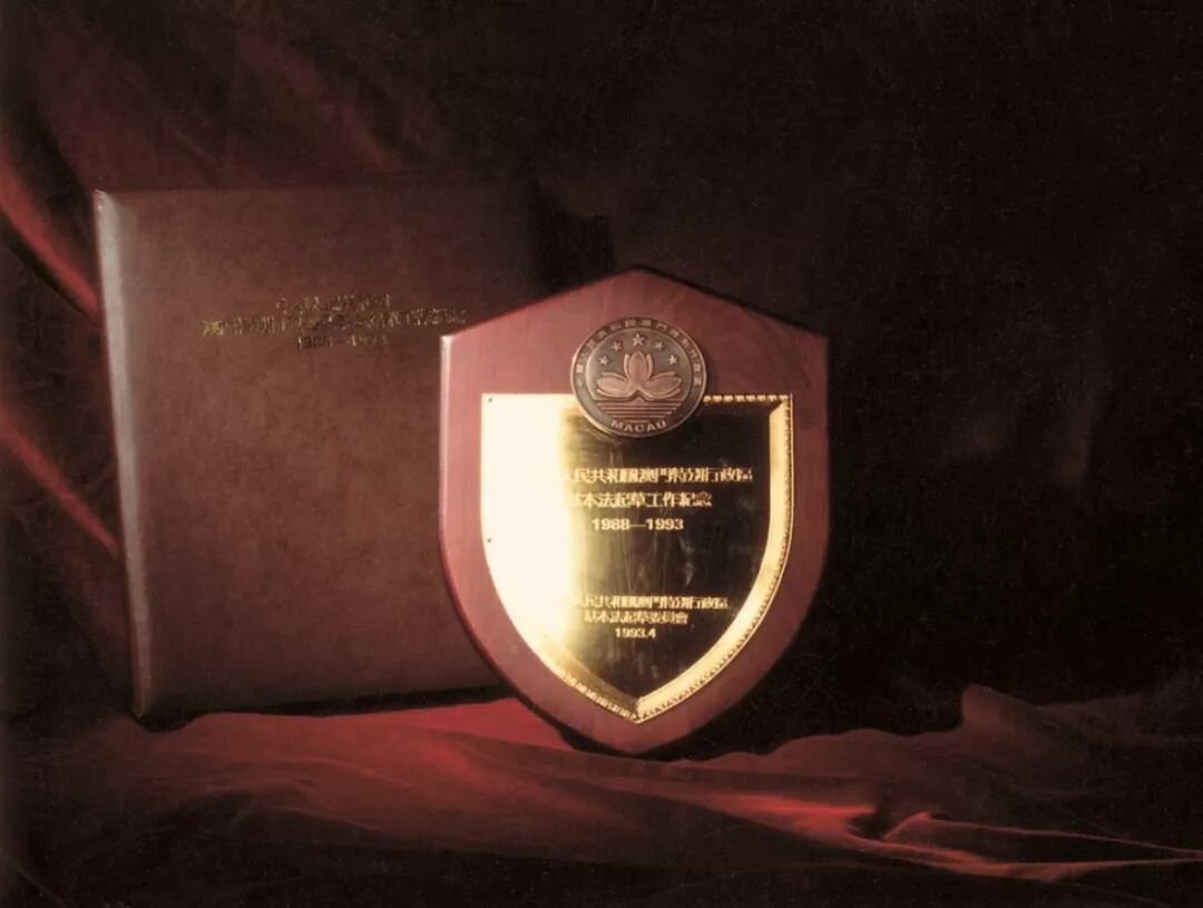 张磊：中国第一枚《教师节》邮票和邮票背后的教师(图8)