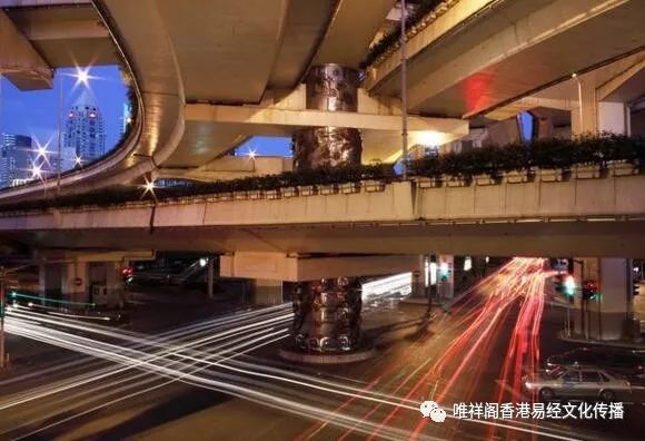 上海延安路高架桥龙柱事件：打不下去的主柱