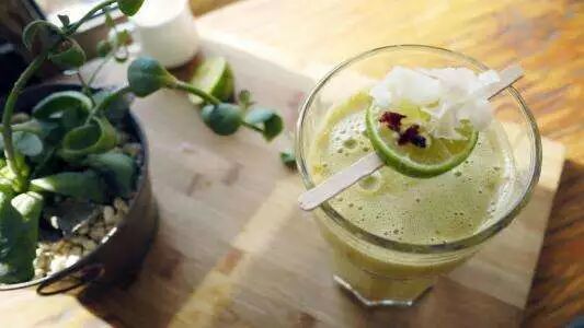 生命由酵素决定，体内酵素储存的愈多，人就愈健康！