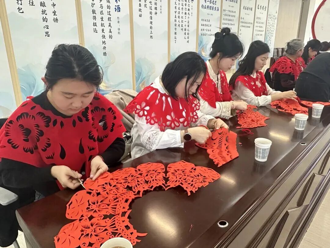 《包头市青少年民间剪纸作品集》新书发布系列活动圆满举行 第1张