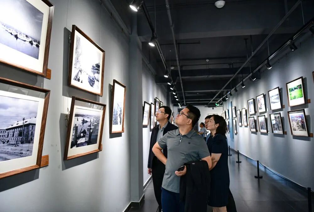 “硬核包头 砥柱脊梁 ”新华社镜头中的包头新闻摄影展开展 第5张