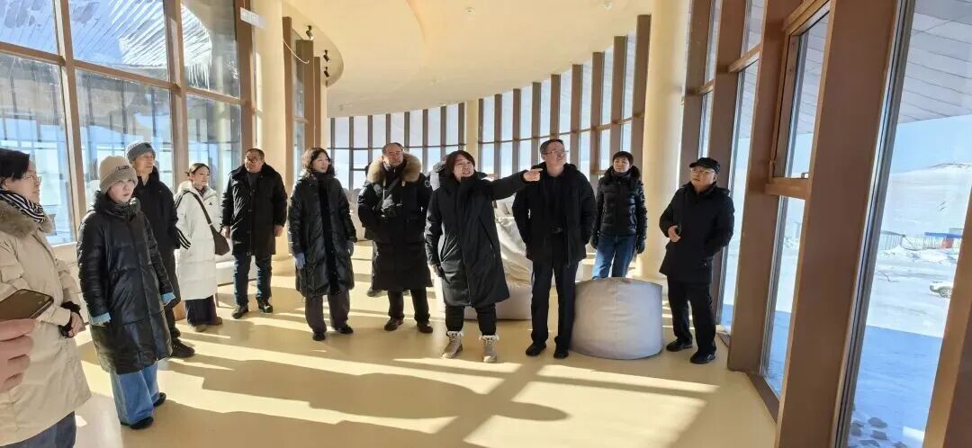 基层艺讯 | 锡盟文联组织文艺家赴火山草原开展采风志愿服务活动 第1张