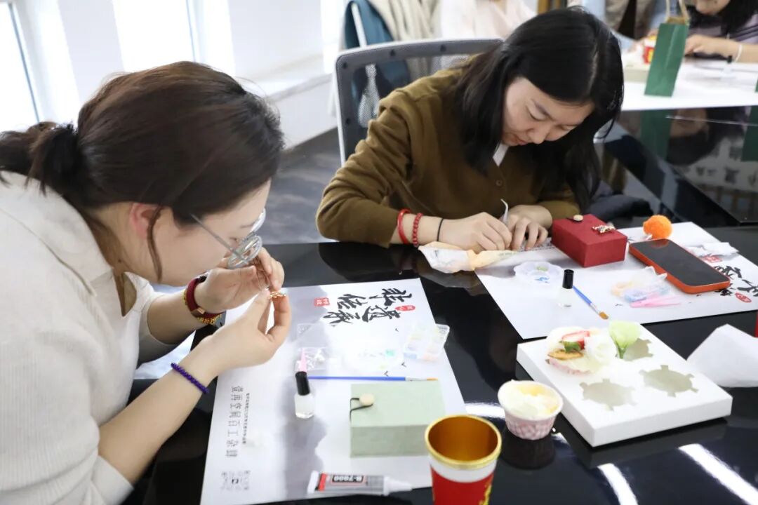 内蒙古文联开展庆“三八”国际妇女节主题活动 第2张