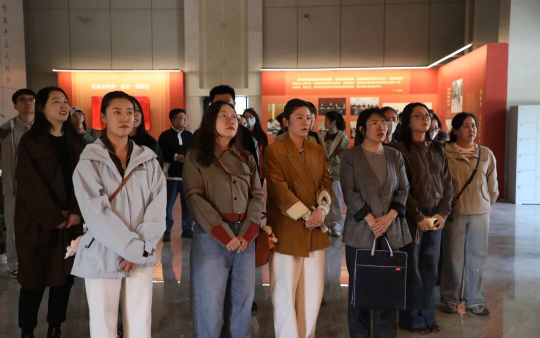 传承英烈精神 青春挺膺担当——内蒙古文联组织青年干部赴乌兰夫纪念馆参观学习 第4张