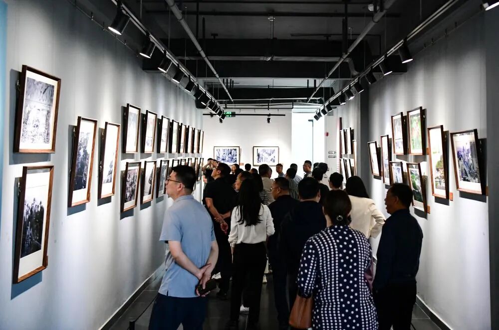 “硬核包头 砥柱脊梁 ”新华社镜头中的包头新闻摄影展开展 第1张