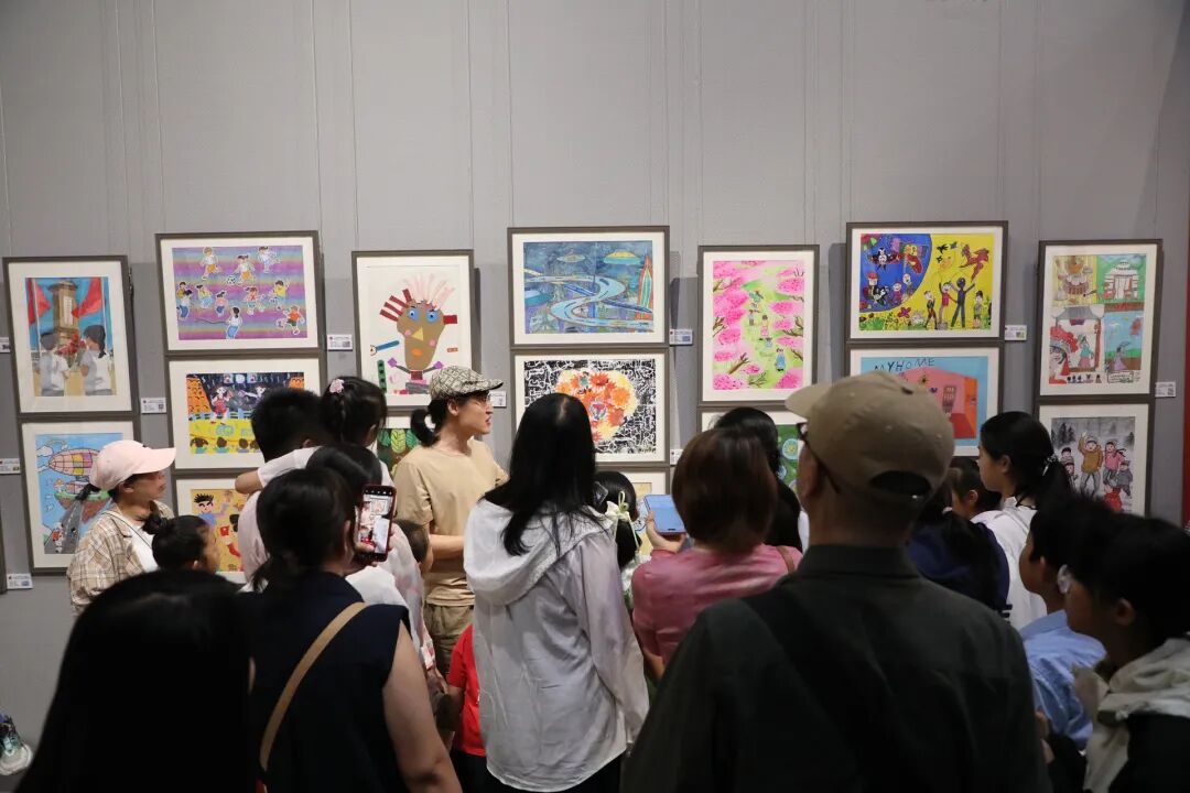 第六届 “彩墨丹青——丹青铸梦行 ” 青少年美术书法摄影作品展在内蒙古美术馆启幕 第1张