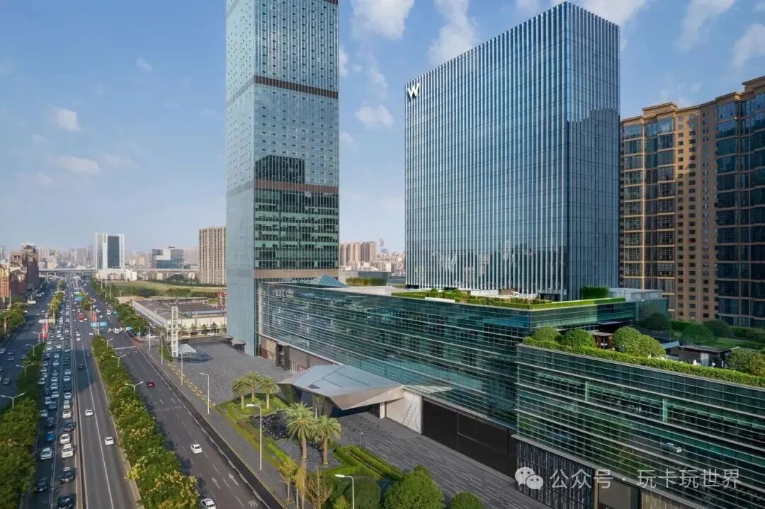 酒店外观日景与周围景观