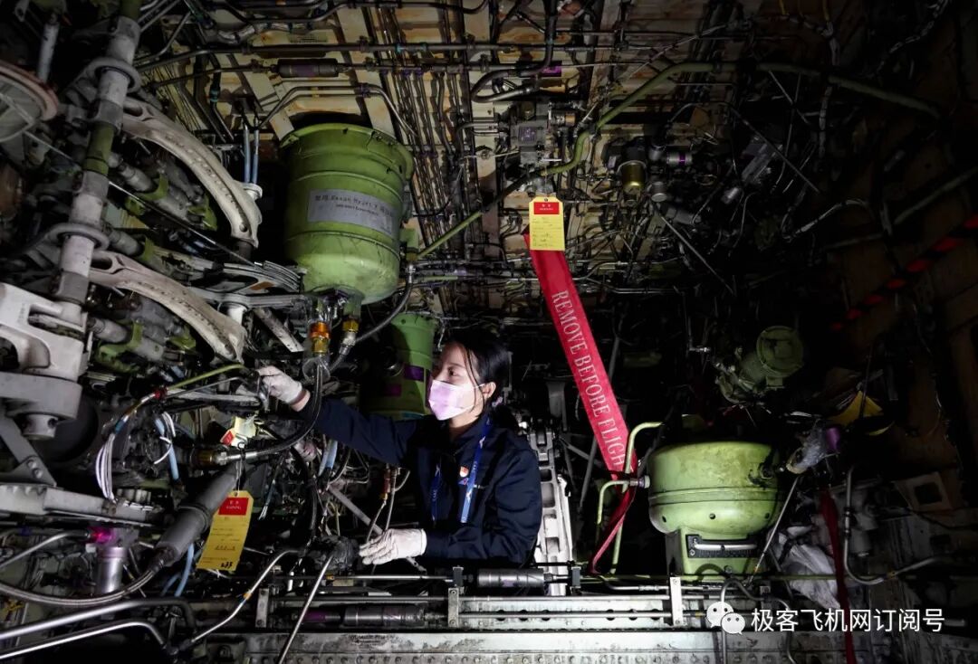 新郑机场修飞机的95后女孩—刘琪琦，从“航空迷”到“飞机维修工程师”的筑梦青春！的图7