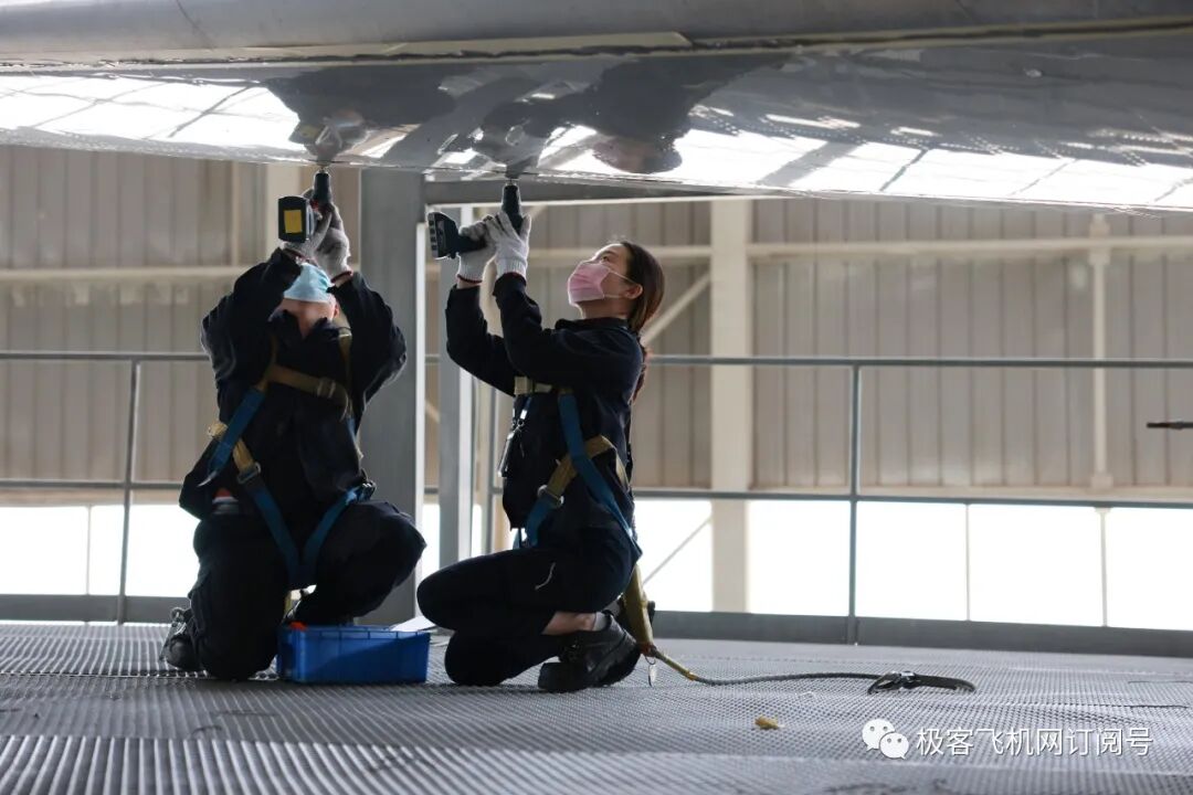 新郑机场修飞机的95后女孩—刘琪琦，从“航空迷”到“飞机维修工程师”的筑梦青春！的图6
