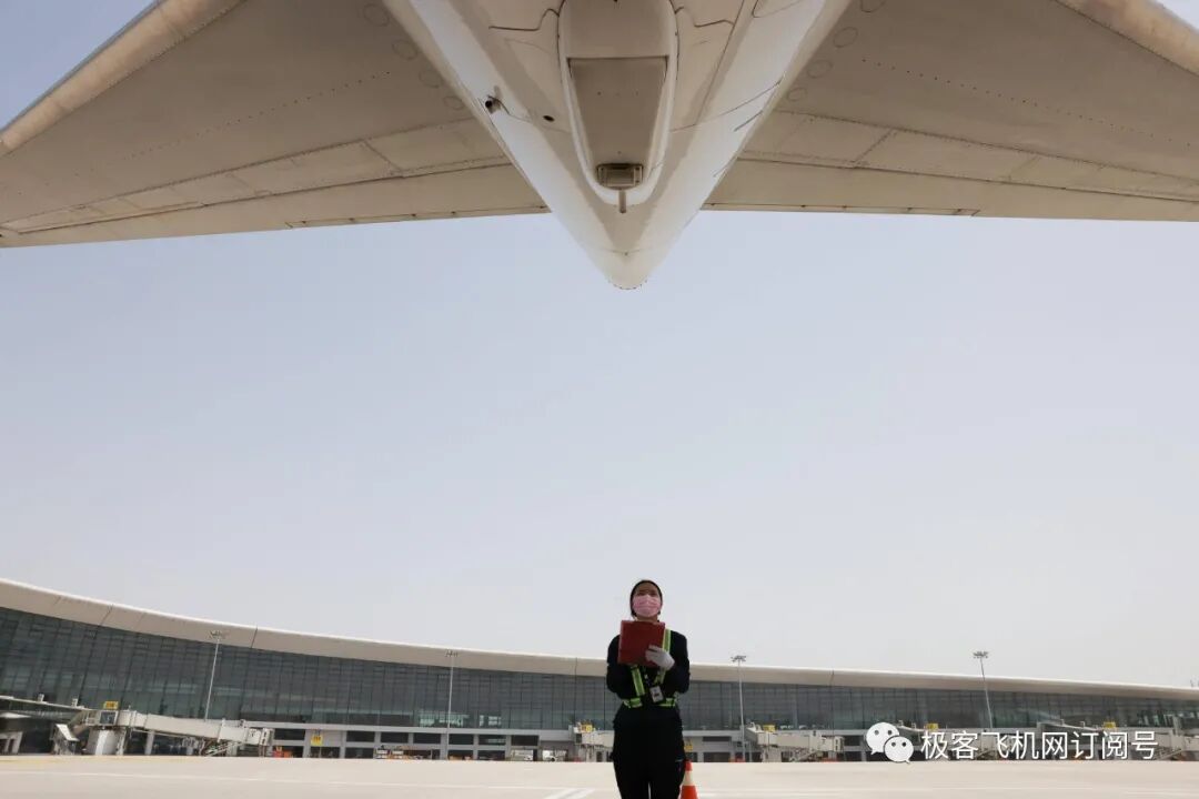 新郑机场修飞机的95后女孩—刘琪琦，从“航空迷”到“飞机维修工程师”的筑梦青春！的图9