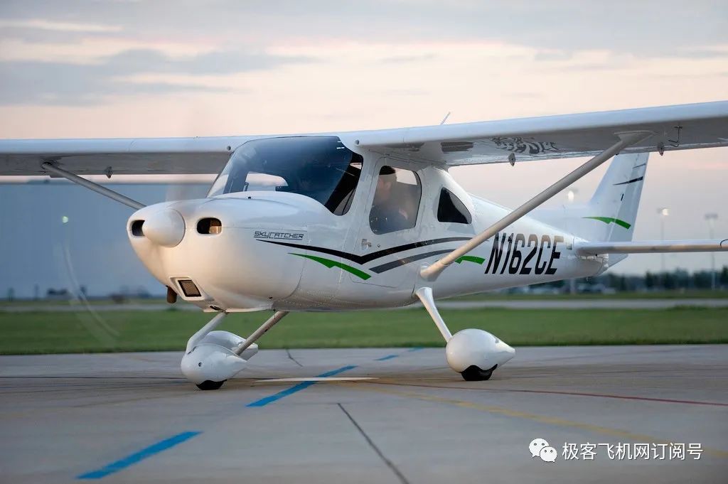 塞斯纳162轻型运动飞机,超高性价比,已成初级飞行训练和娱乐飞行的首选机型!-887 