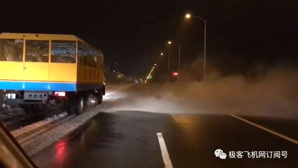 簡單粗暴！用航空發動機改裝成的渦噴吹雪車，超級除雪神器！的圖9