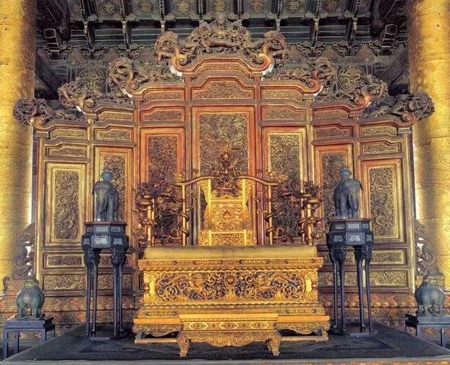 砚外之艺如朕亲临历代皇帝的宝座