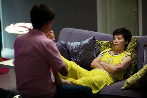 【情感】“跟踪老公两天，画面震碎我三观”：婚姻中最扎心的根本不是背叛（组图） - 1