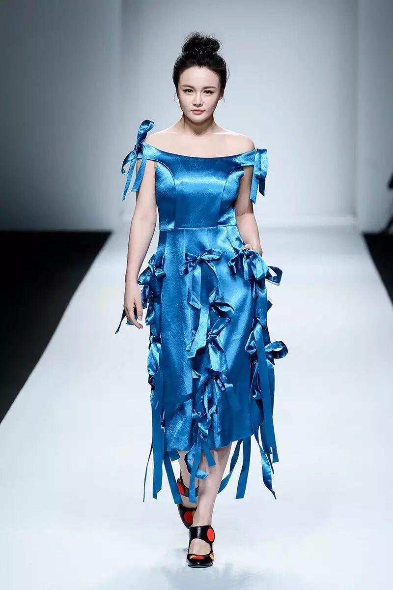 超人妈妈冉莹颖,湖南卫视主持人芮格在内的众多气质女星均为杨露品