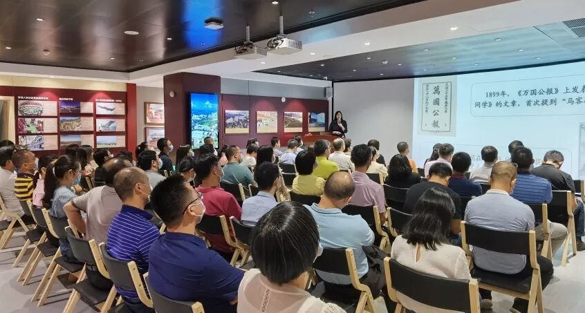 授课教师在“学史明理”小讲堂讲授《中国化时代化的马克思主义为什么行》