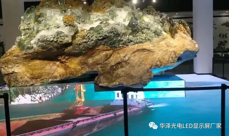 人山人海的雨桐玉文化博物馆