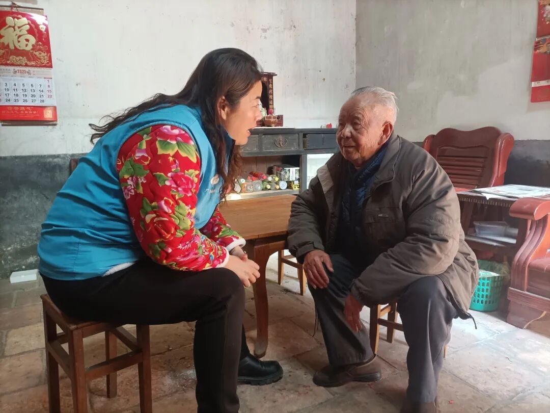 沈所镇社工入户探访.jpg