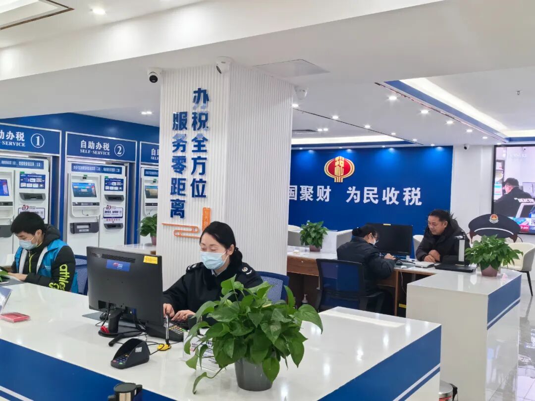 三八红旗集体县税务局第一税务分局办税服务厅巾帼志诚木兰筑税