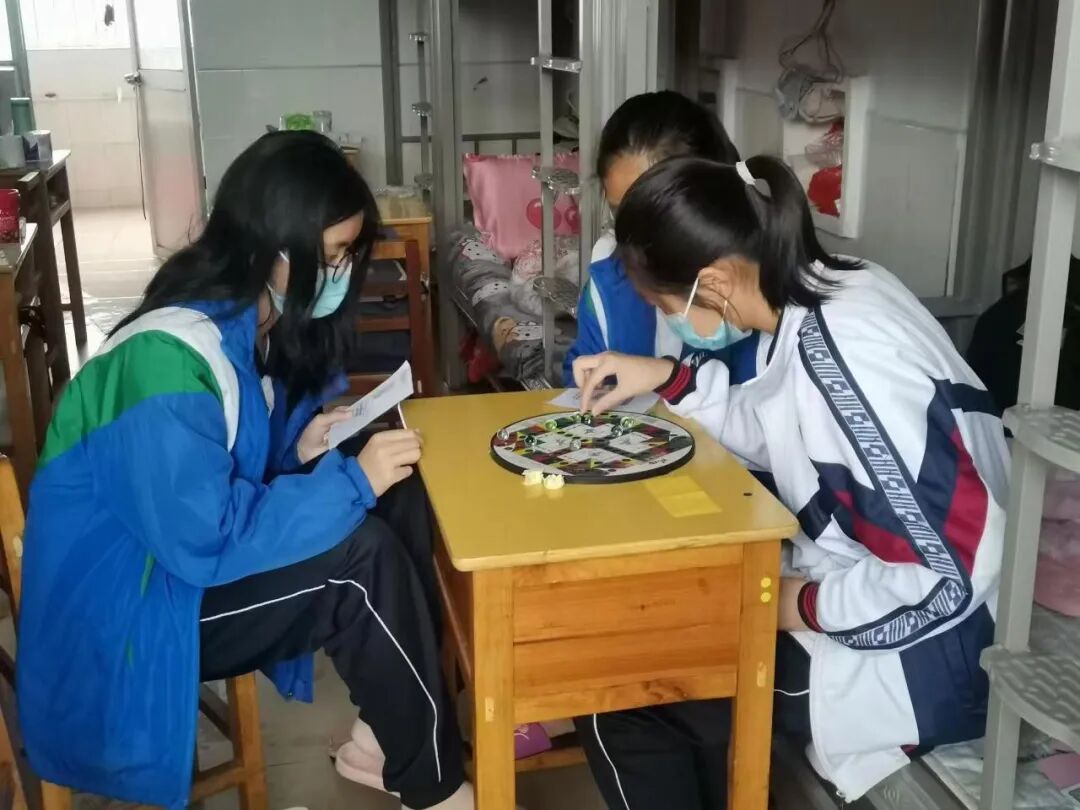 疫路守护点亮心灯墨江中学为学生提供全方位心理呵护