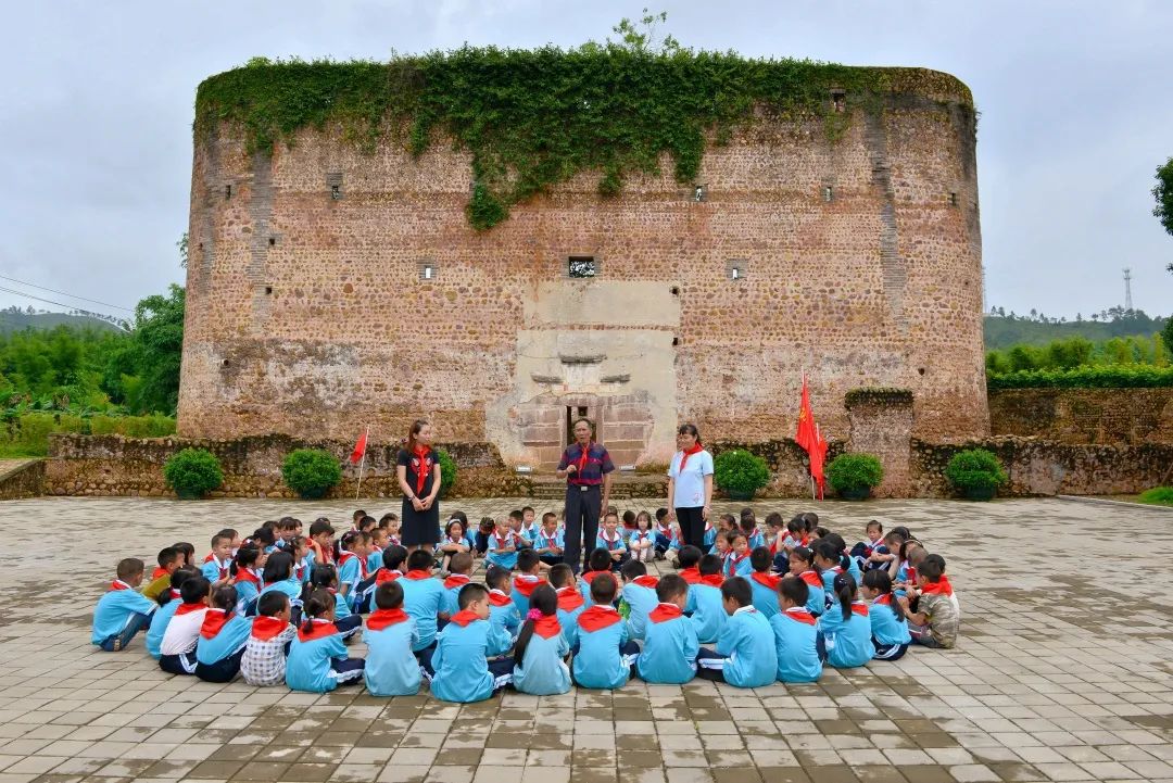 县文广旅体局副局长张毓洋介绍,通过活化利用,我县已打造了满堂客家大