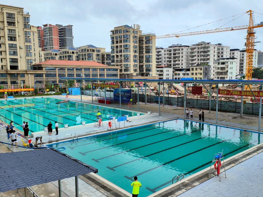 县文体中心游泳场建成开放