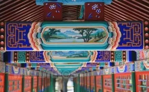 檩枋大木构图的不同可以分为三类:一是方心苏式彩画,二是海墁苏式彩画