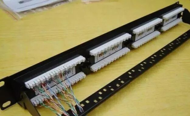 看看网络机柜布线中的两个关键产品！