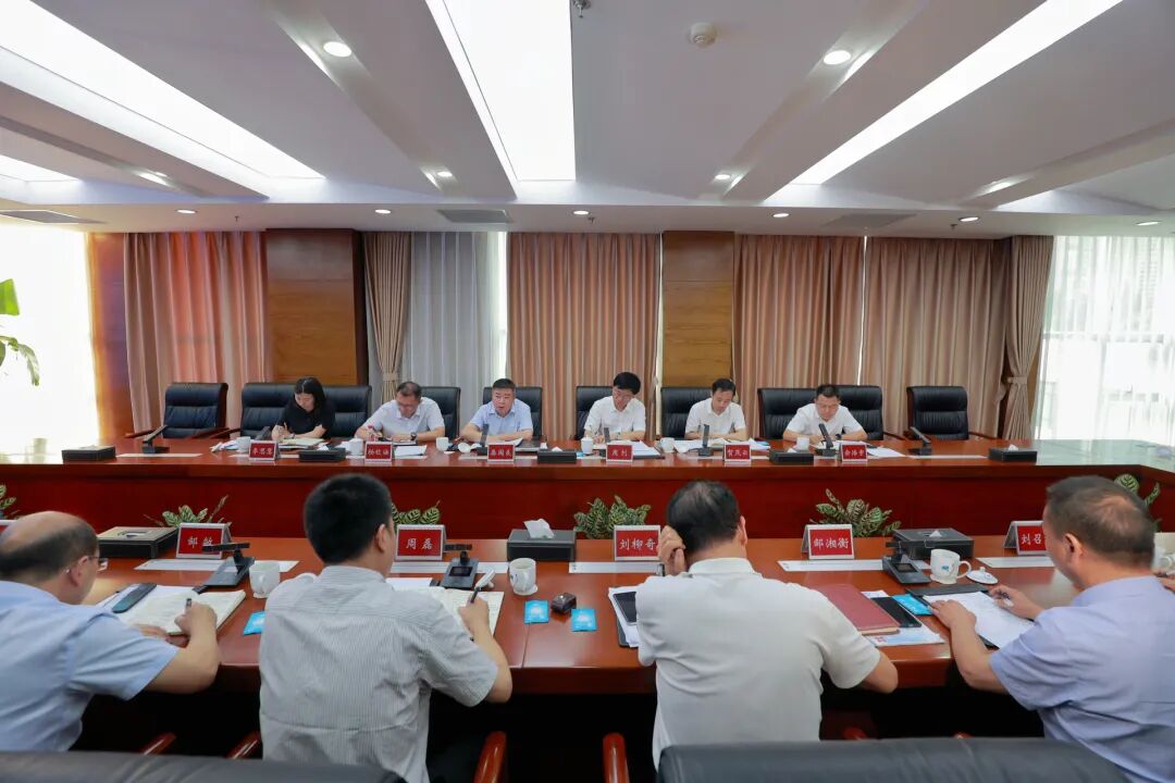 “望企荟”企业家恳谈日，秦国良与我会副会长邹湘衡、理事邹敏等6位企业家亲切座谈！