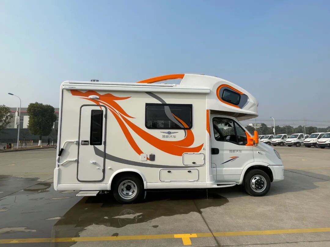 大客厅空间设计单拓展后开门c旌航whii2021款c型房车