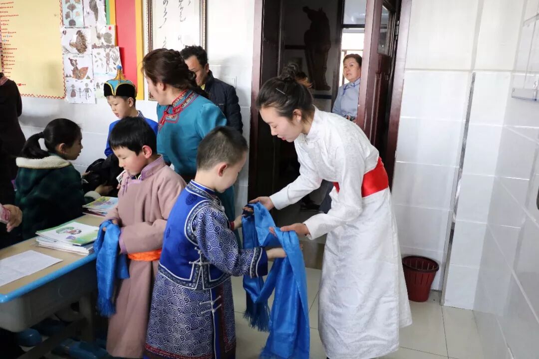 蒙古族学校开学的第一天,真的好羡慕!