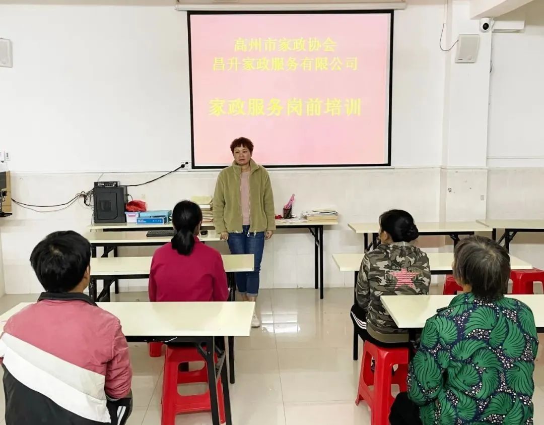 广东高州广西忻城南粤家政助力乡村振兴劳务对接首批务工人员抵达高州