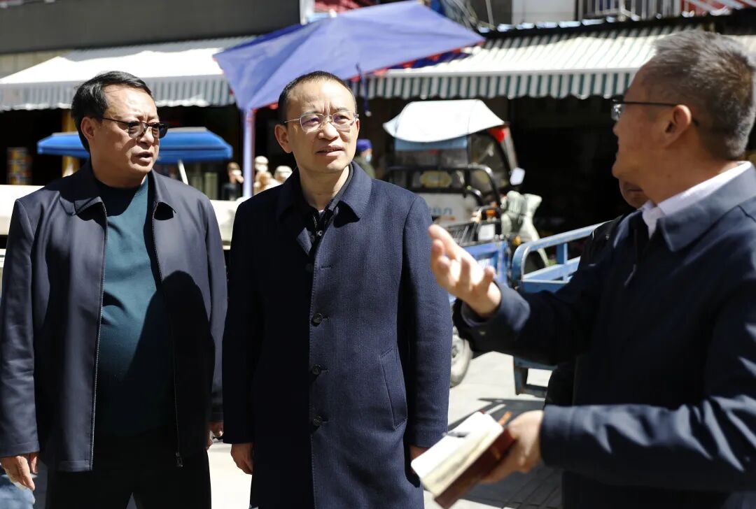 王方红督导市区环境综合整治工作