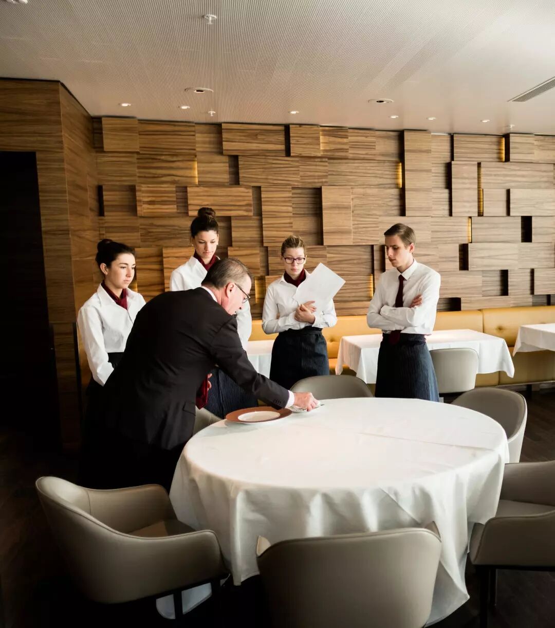 在全世界最顶尖的酒店管理学院是种什么样的体验 洛桑酒店管理学院