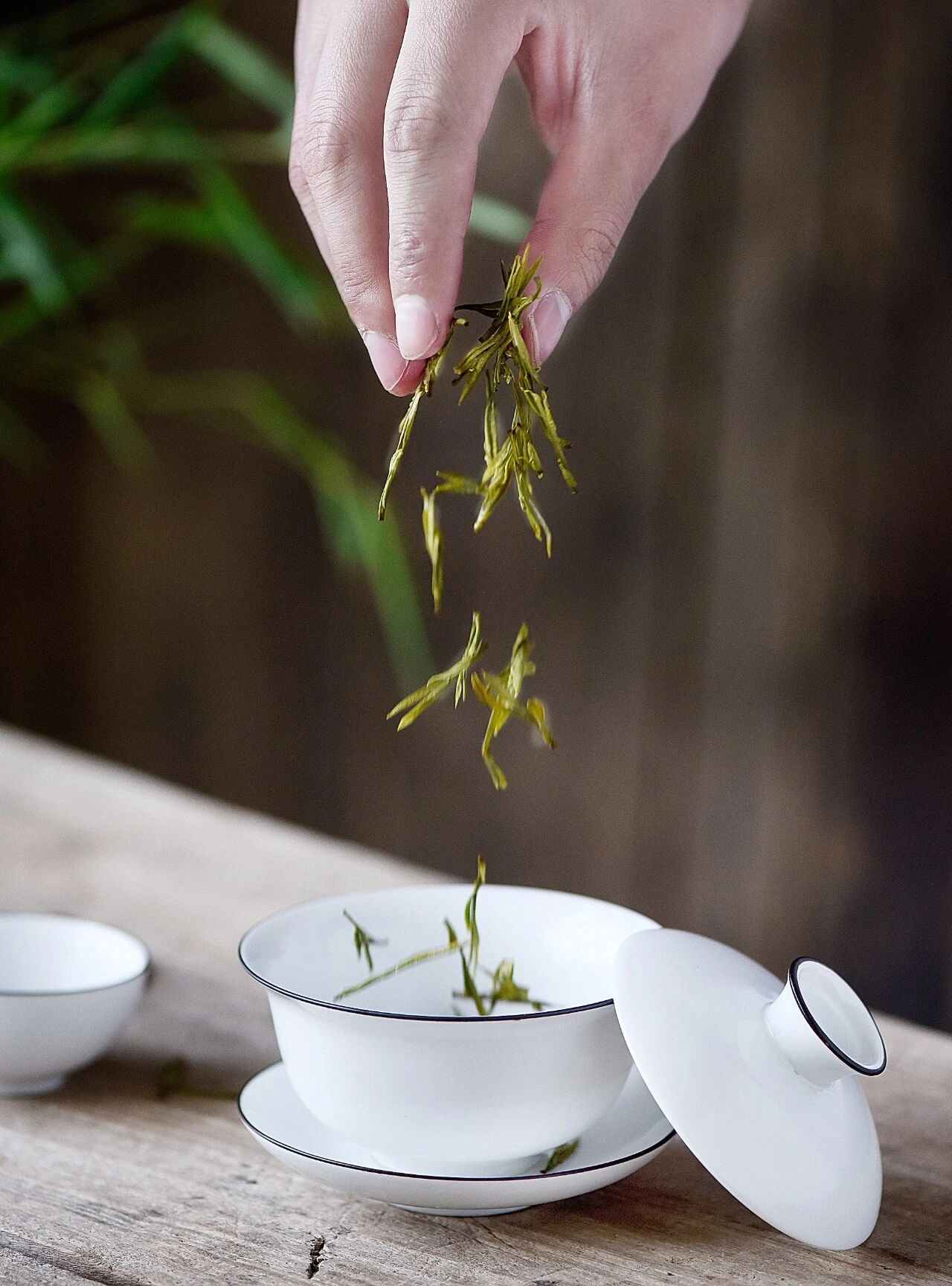 喝茶就是这么简单，拿起，然后放下
