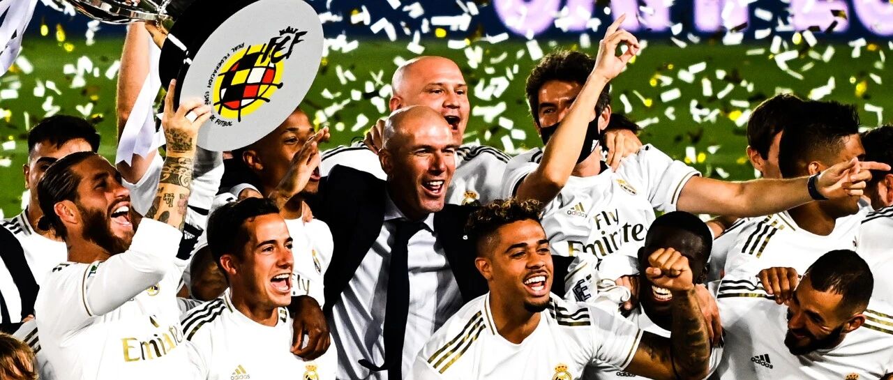 世间五彩，我执纯白！