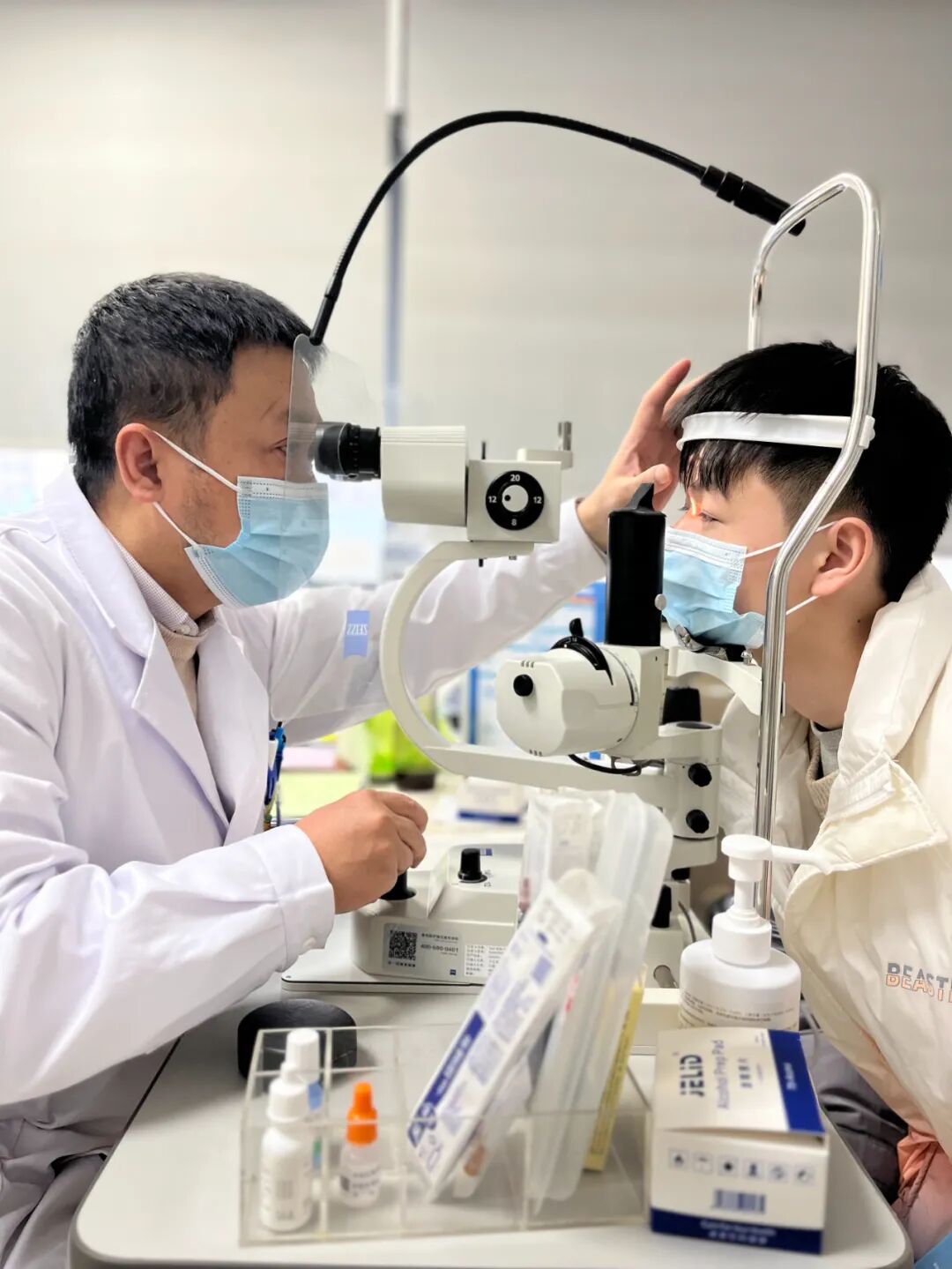 什么是裂隙灯【眼科检查】裂隙灯显微镜检查是什么？_https://www.jmylbn.com_新闻资讯_第7张