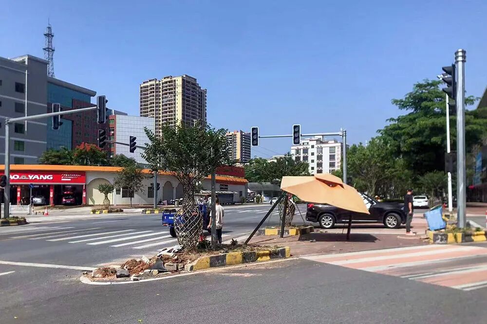 广宁一男子撞坏交通设施后逃逸,结果