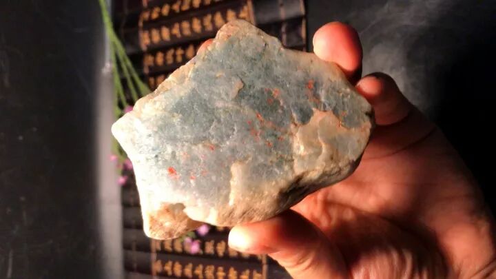 抢购的一块翡翠小料，切出了3块玲珑剔透的牌子，太爽了！