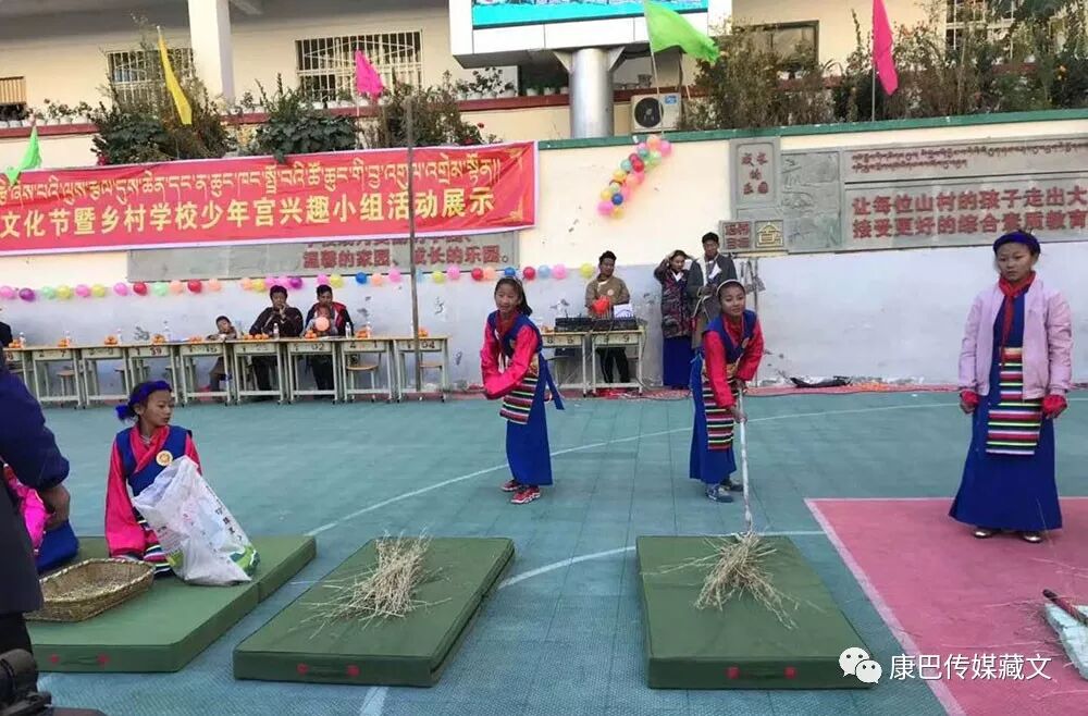 དེང་རབས་སློབ་མ་ཆུང་ཆུང་གིས།། སྲོལ་རྒྱུན་རིག་གནས་འདི་ལྟར་སྦྱོང་།