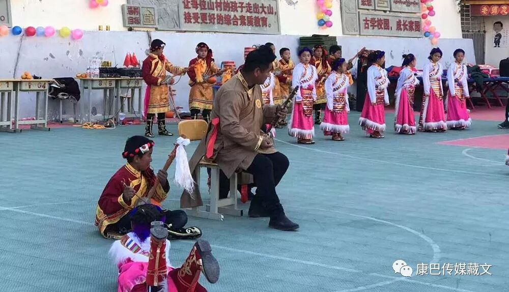 དེང་རབས་སློབ་མ་ཆུང་ཆུང་གིས།། སྲོལ་རྒྱུན་རིག་གནས་འདི་ལྟར་སྦྱོང་།