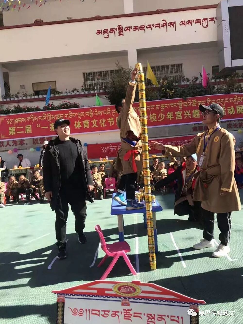 དེང་རབས་སློབ་མ་ཆུང་ཆུང་གིས།། སྲོལ་རྒྱུན་རིག་གནས་འདི་ལྟར་སྦྱོང་།