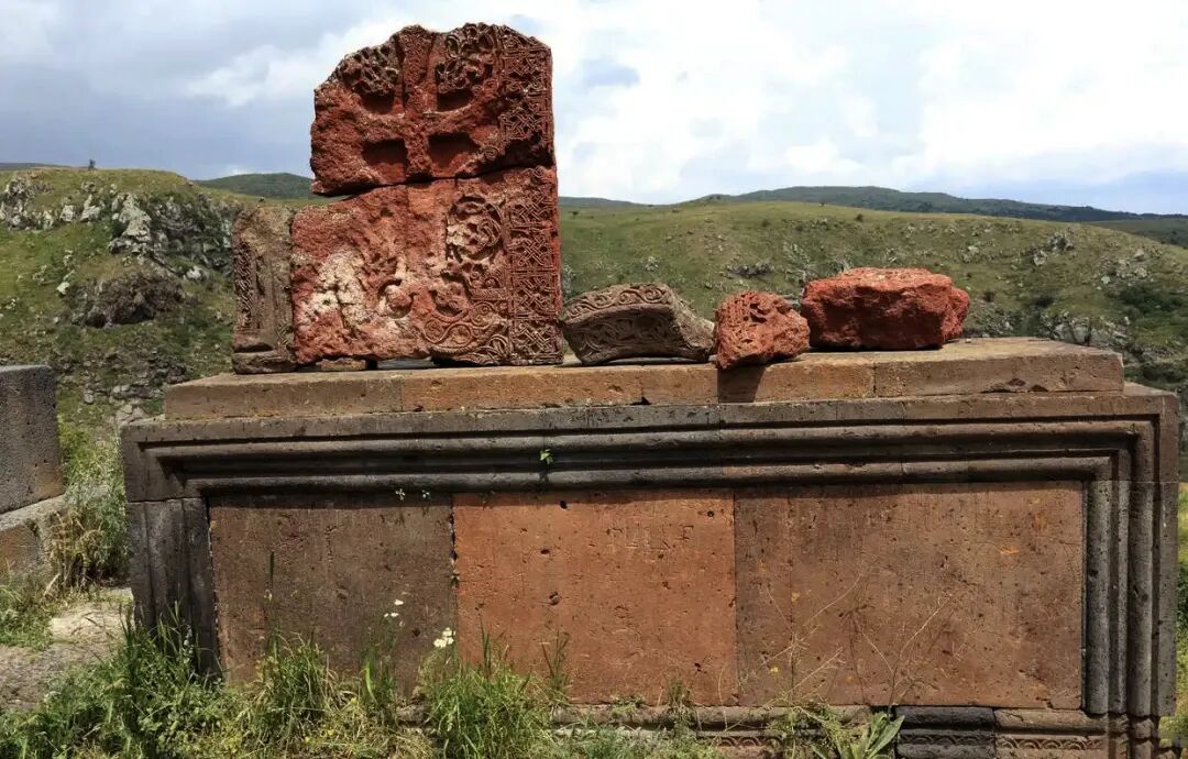 བྲག་མགོ་ཁོངས་གཏོགས་ཀྱི་གནའ་དཔེ་དང་གནའ་ཤུལ་སོགས།