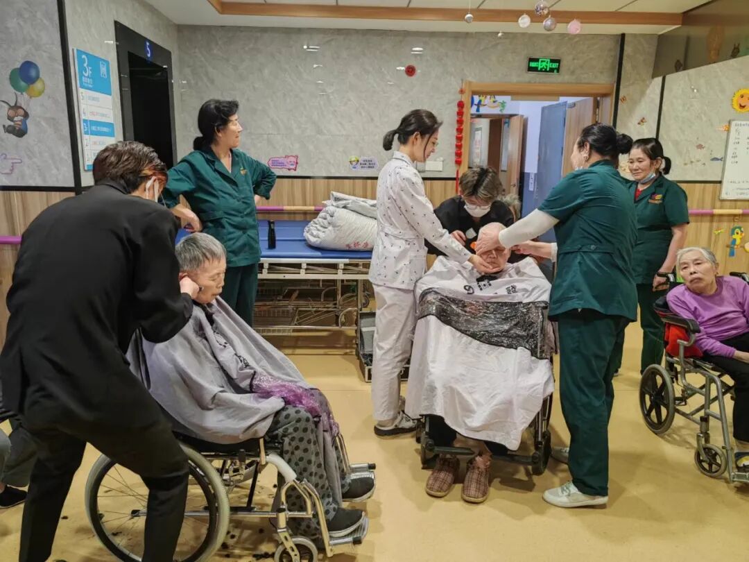 杭州顾连玺桥康复医院敬老活动
