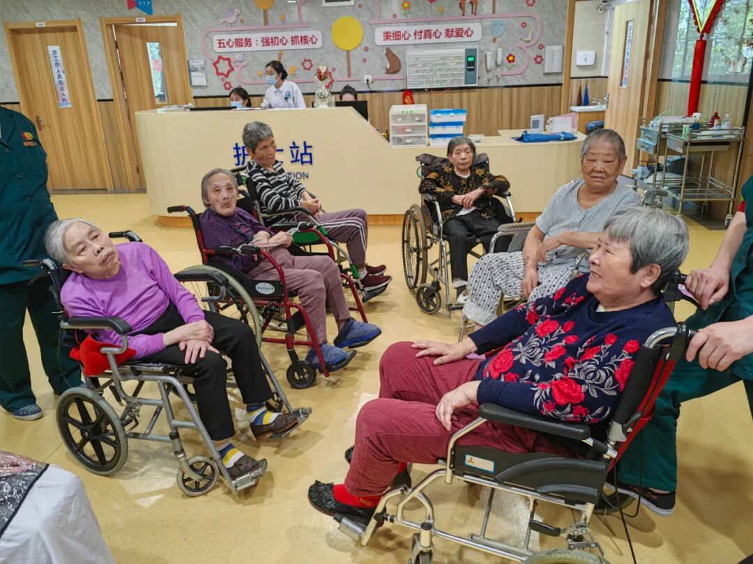 杭州顾连玺桥康复医院敬老活动