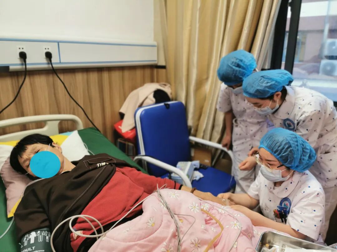 因脑出血昏迷昏迷住进杭州顾连玺桥康复医院五病区高压氧科的王太太