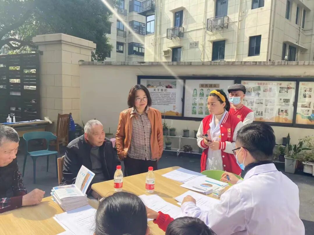 杭州顾连玺桥康复医院走进临平街道居家养老服务中心义诊