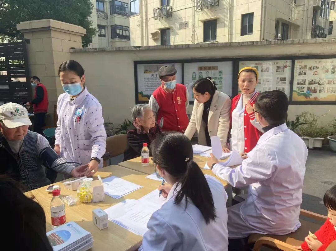 杭州顾连玺桥康复医院走进临平街道居家养老服务中心义诊